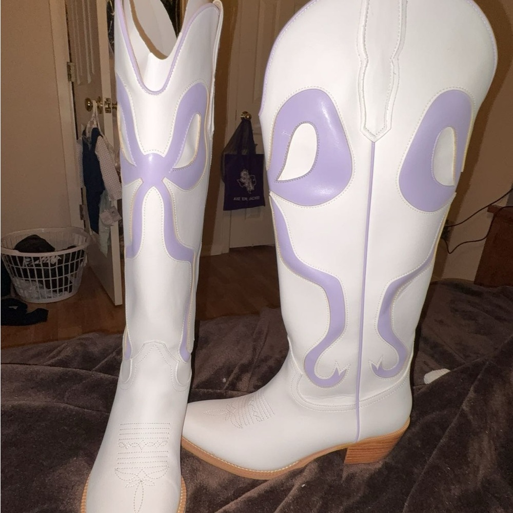 Purple and White bow boots!